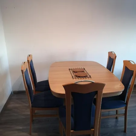 Sindel Living Apartment-business Luxurious 2 Bed With Kitchen & Balcony סינדלפינגן