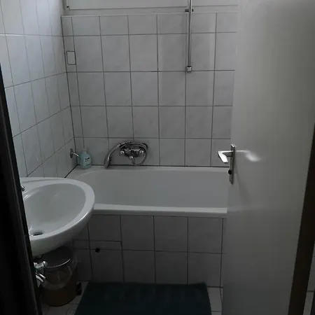 Sindel Living Apartment-business Luxurious 2 Bed With Kitchen & Balcony דירה סינדלפינגן