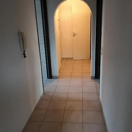 Business Or Family Luxurious 2 Bed With Kitchen & Balcony *