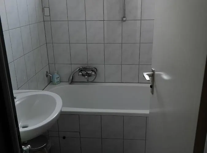 Sindel Living Apartment-business Luxurious 2 Bed With Kitchen & Balcony Apartment Sindelfingen